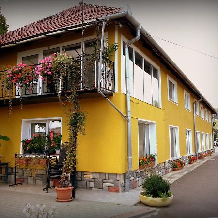 Cazare La Troita Hotel Codlea Exterior foto