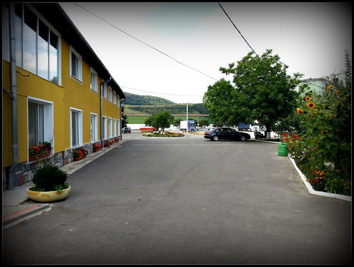 Cazare La Troita Hotel Codlea Exterior foto