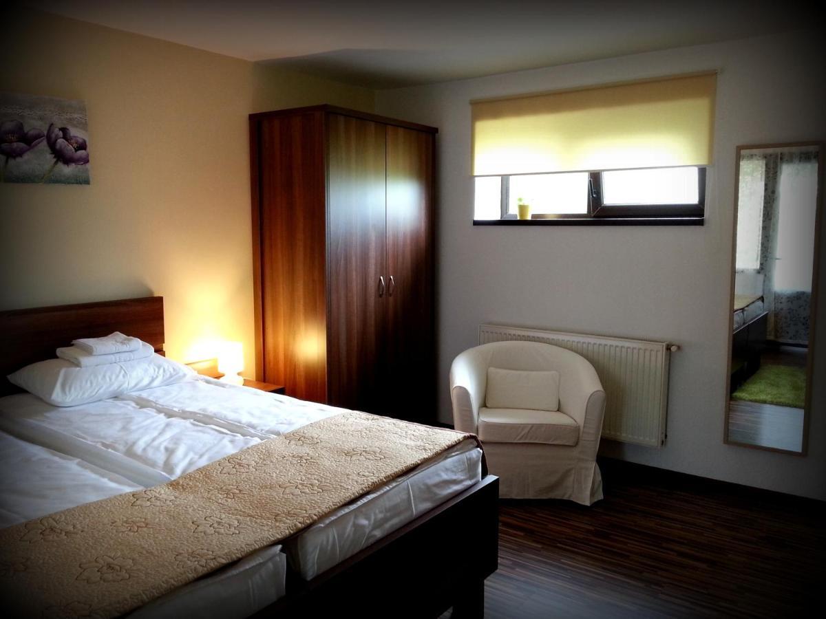 Cazare La Troita Hotel Codlea Quarto foto