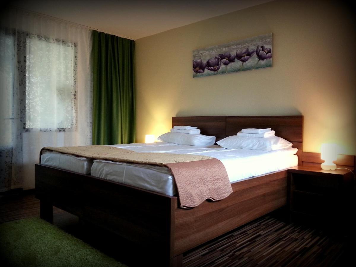 Cazare La Troita Hotel Codlea Quarto foto