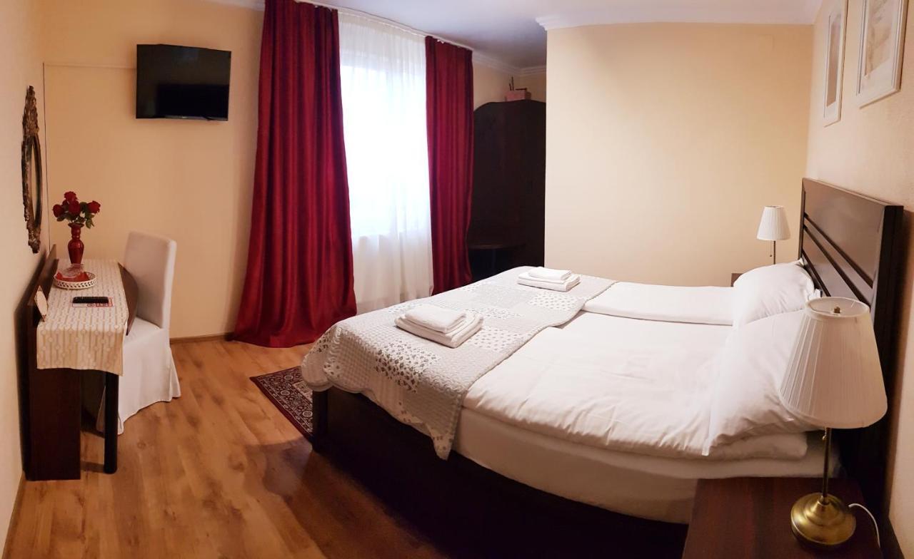 Cazare La Troita Hotel Codlea Exterior foto